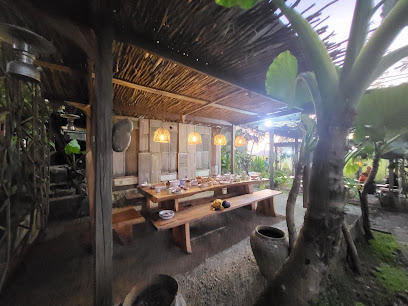 Belakang Rumah Nenek 